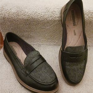 Women’s Clark’s Leather Shoes